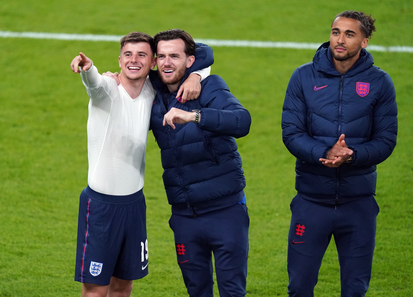 Mount Sorgt Fur Gansehaut Moment England Star Verschenkt Sein Trikot An Junges Madchen